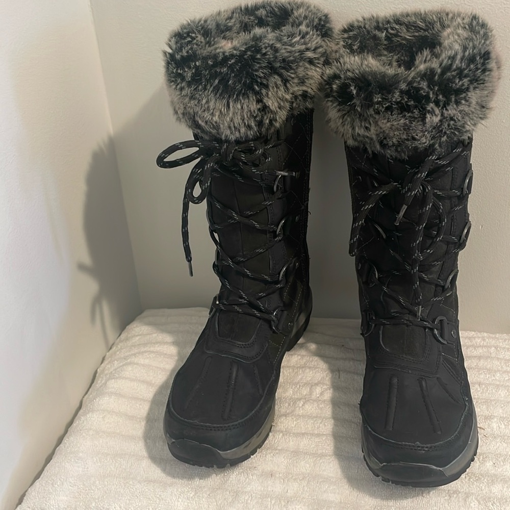 Excellent winter boots by Bearpaw waterproof